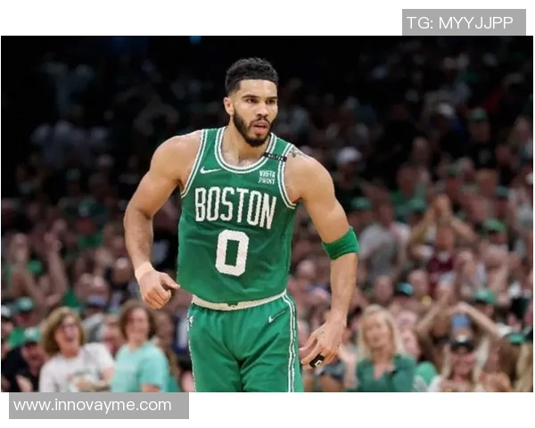 杰森塔图姆如何在NBA赛场上展现超凡实力与领袖风范